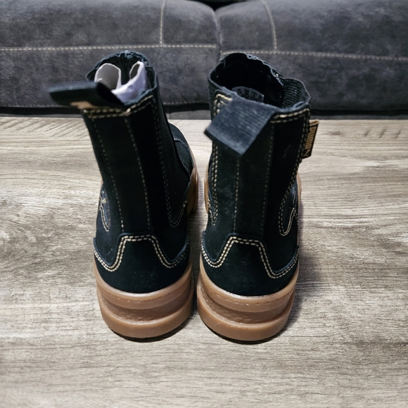 PUMA WOMANS PULLON BOOTIES 6 - Picture 3 of 5